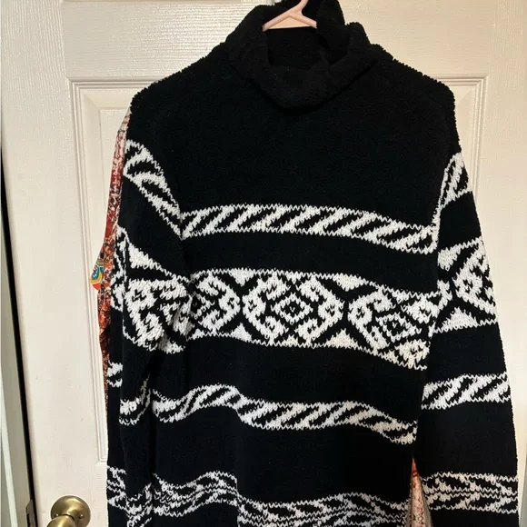 Sweater sizes m - Picture 2 of 3